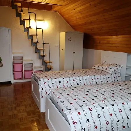 Entire House Iris & Arnika * Bled