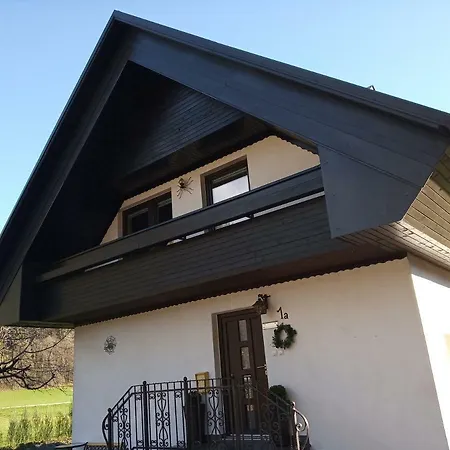 Entire House Iris & Arnika בלד