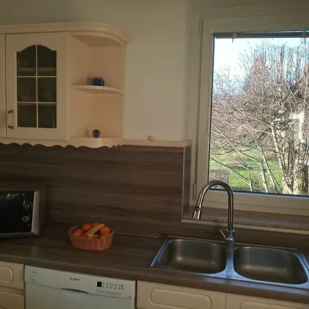 Entire House Iris & Arnika בית נופש *